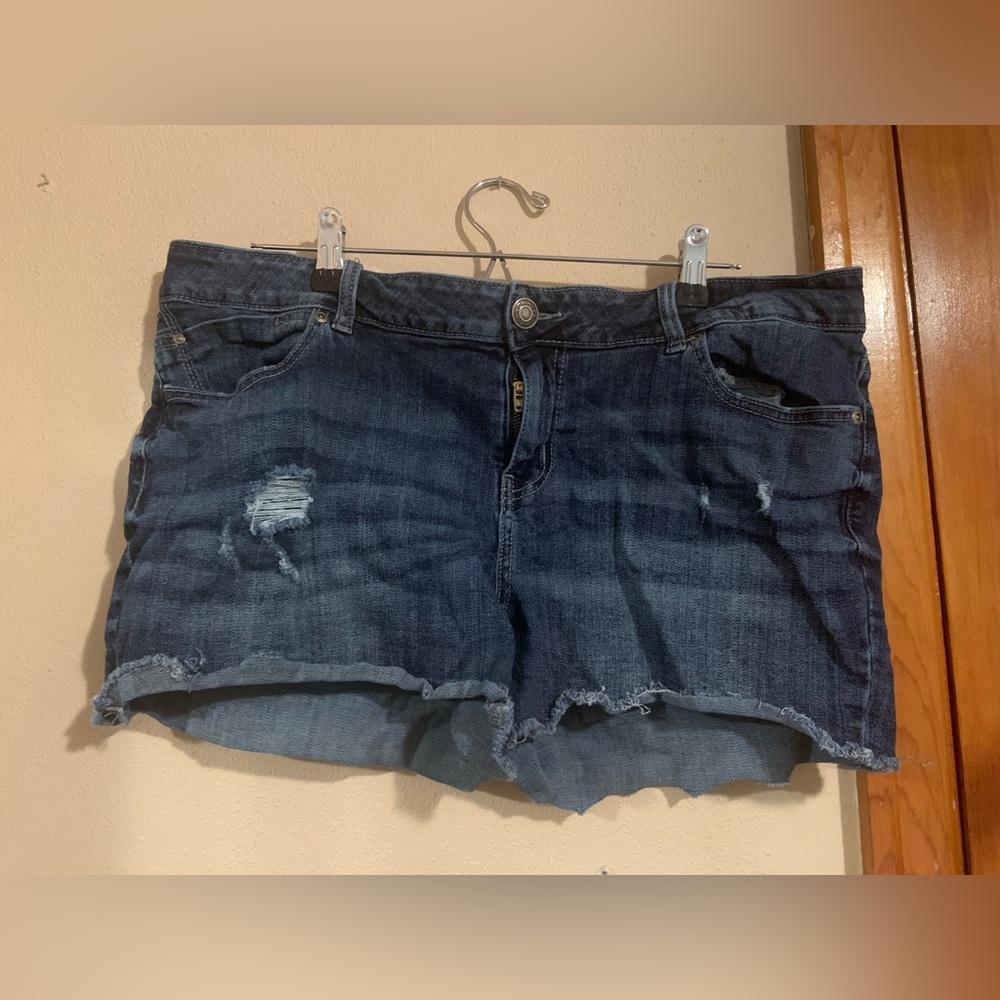 Maurice’s shorts size 14